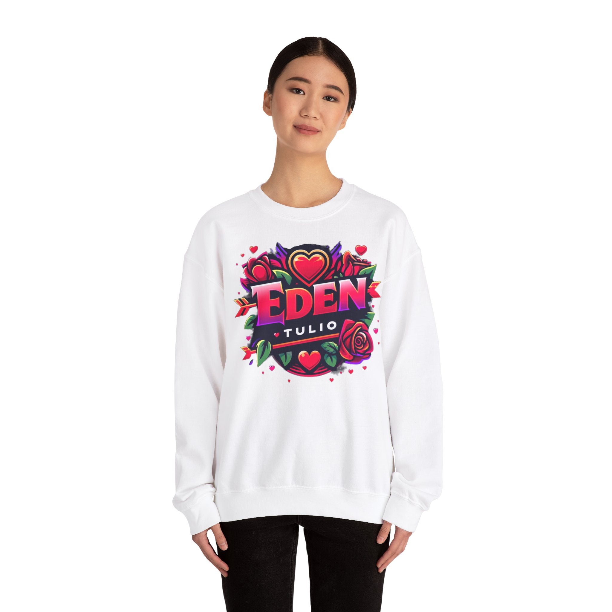 sweat-shirt ras du cou Gildan,LOVE, Eden Tulio fabriqué en mélange épais de coton et polyester.