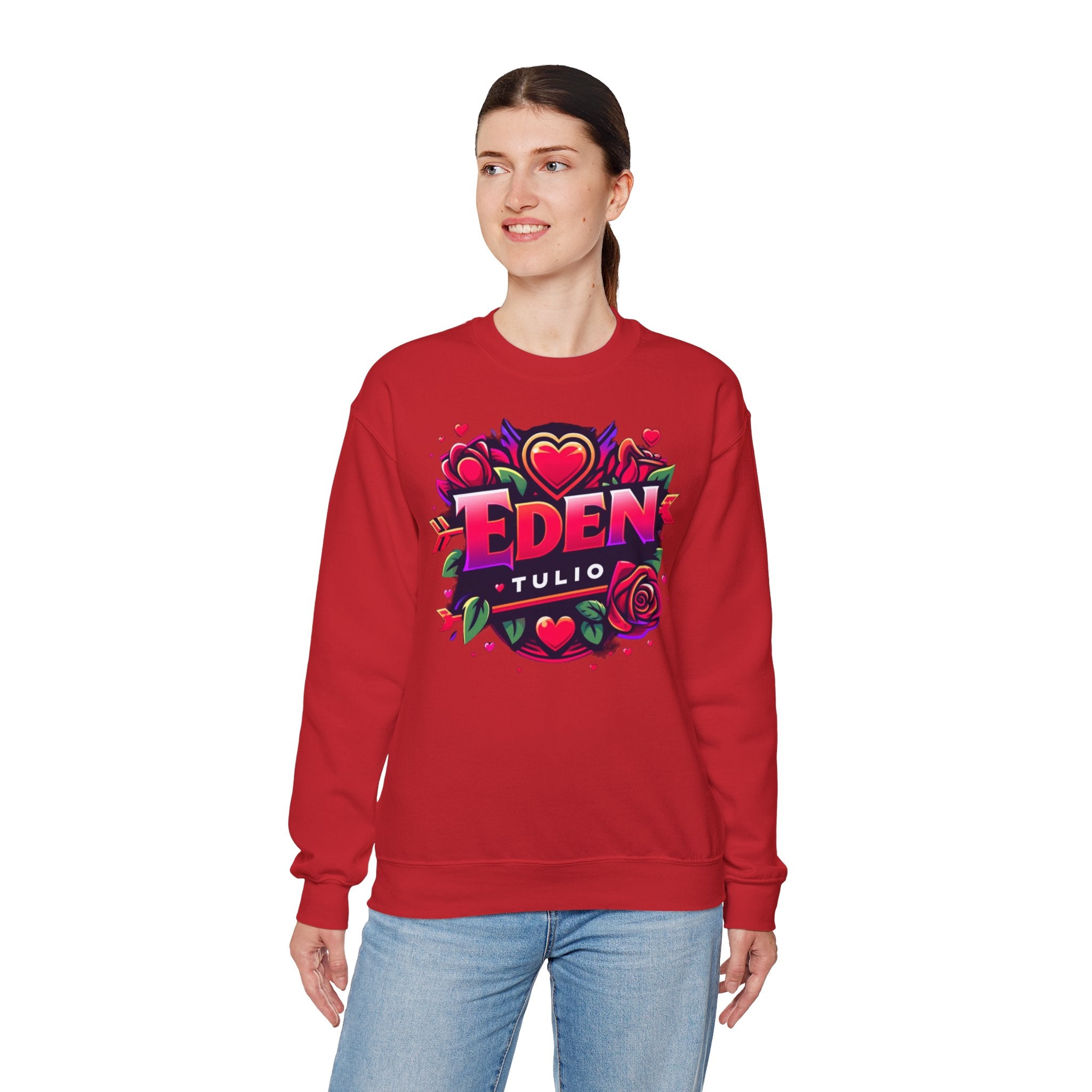 sweat-shirt ras du cou Gildan,LOVE, Eden Tulio fabriqué en mélange épais de coton et polyester.