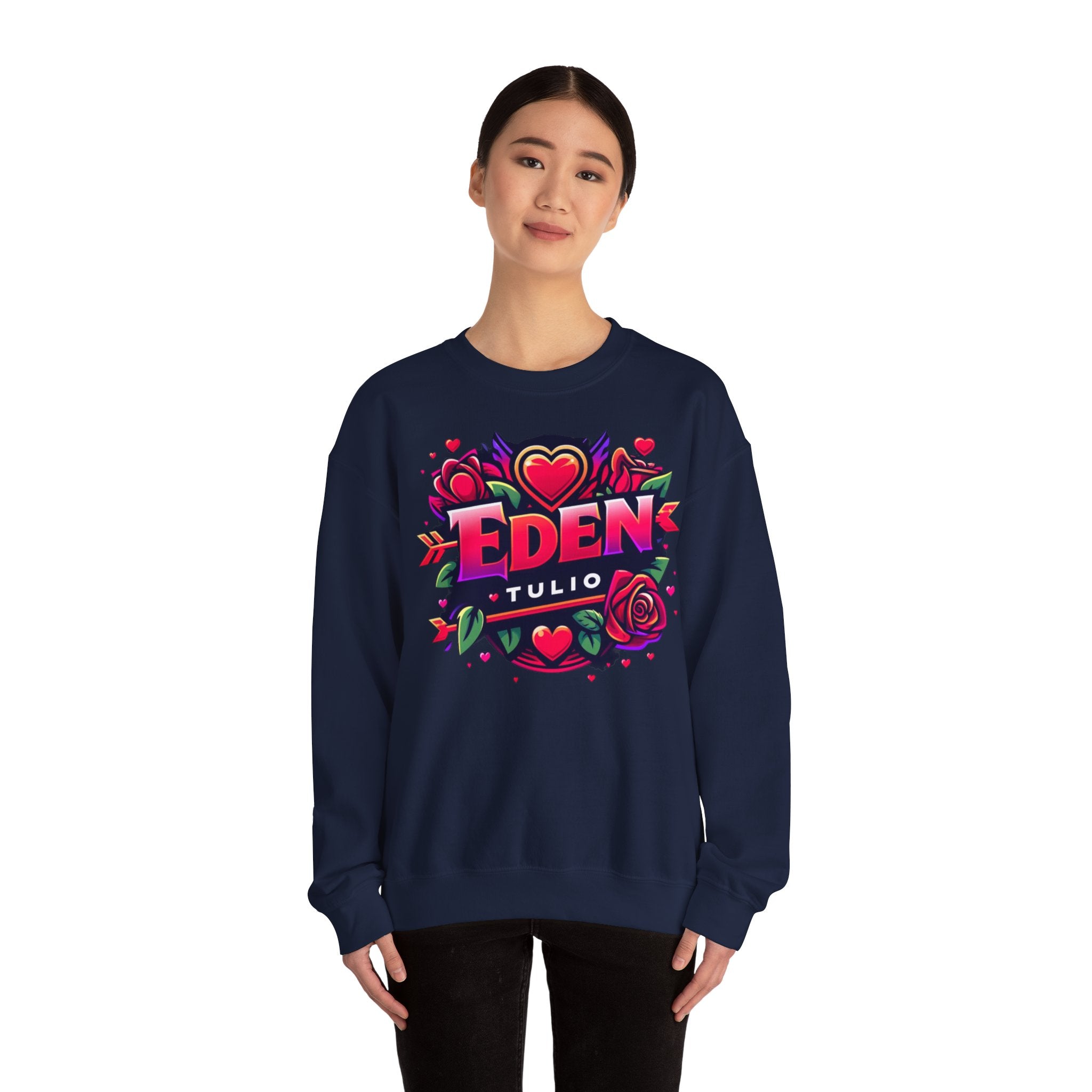 sweat-shirt ras du cou Gildan,LOVE, Eden Tulio fabriqué en mélange épais de coton et polyester.
