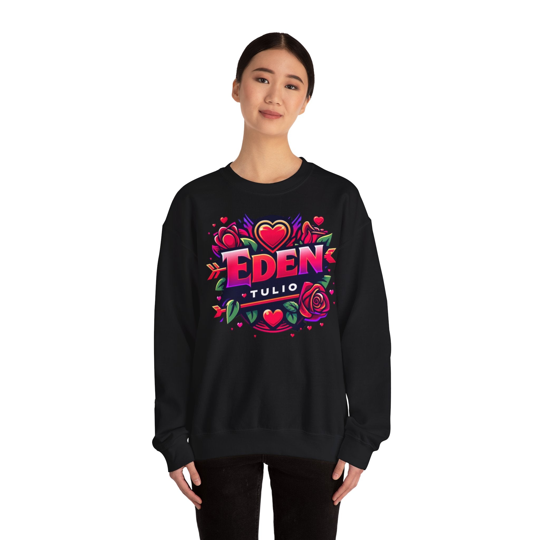 sweat-shirt ras du cou Gildan,LOVE, Eden Tulio fabriqué en mélange épais de coton et polyester.
